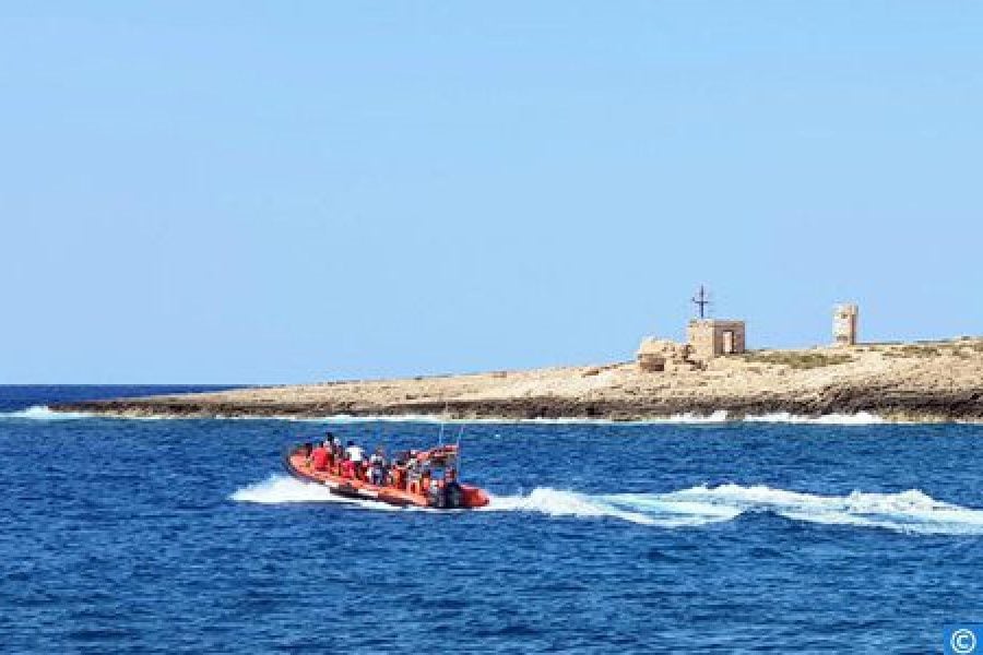 Morocco’s Royal Navy assists 124 sub-saharan would-be migrants off Dakhla