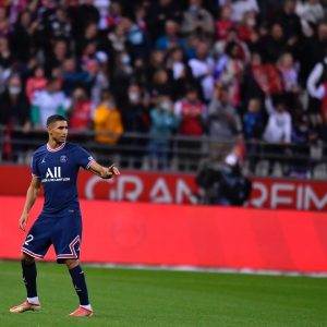 Achraf Hakimi shines in debut match with Paris Saint Germain