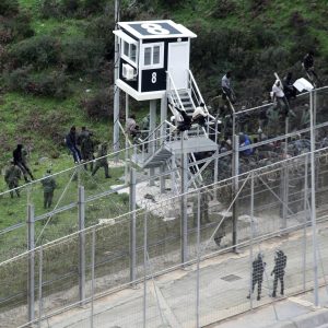 Around 50 migrants cross into Melilla