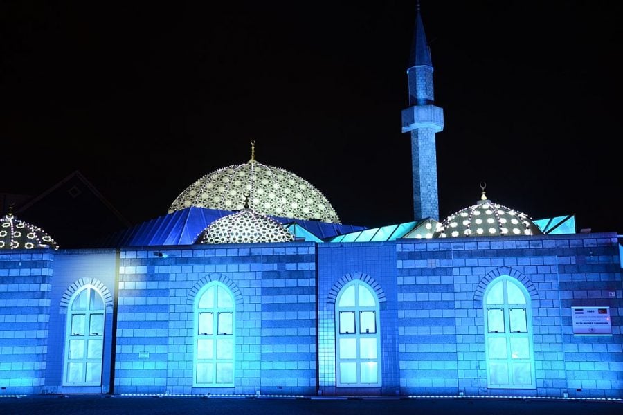 France shuts down mosque for discriminating against homosexuals and Jews