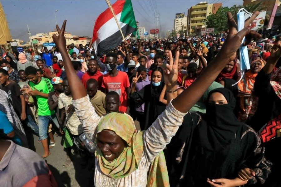 Sudan, a least one protestor dead as thousands march against military power grab