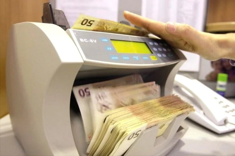 Euro hits five-year low versus dollar