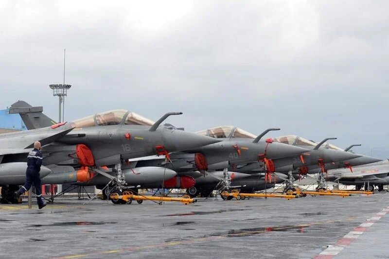 UAE signs $19 bln order for warplanes and helicopters with France