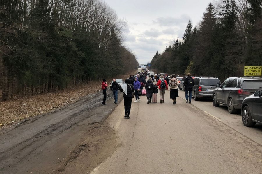 AU condemns discriminatory treatment of African refugees fleeing Ukraine