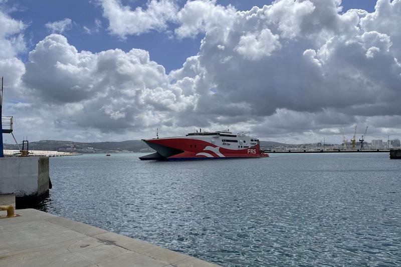 Almost 4,000 passengers and 922 vehicles have boarded ships from Spain to Morocco