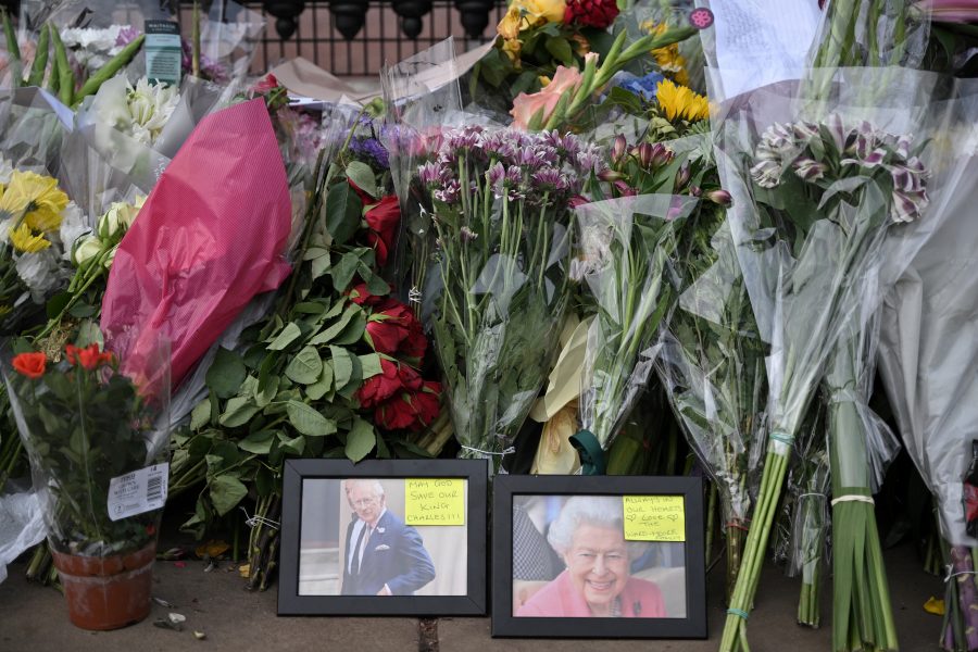 Britons get first chance to view Queen Elizabeth II's coffin