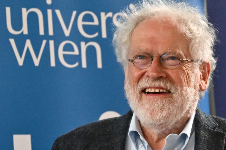 Nobel physics laureate urges scientists to stand against 'nationalism'