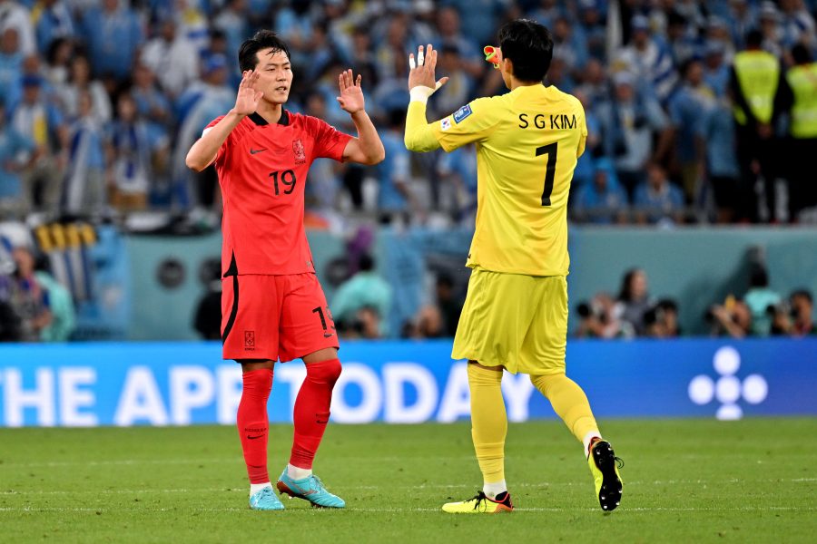 Uruguay and South Korea play out 0-0 World Cup draw