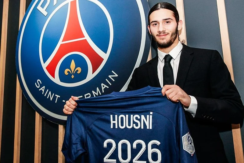 Ligue 1: French-Moroccan Ilyes Housni signs his first professional contract with PSG