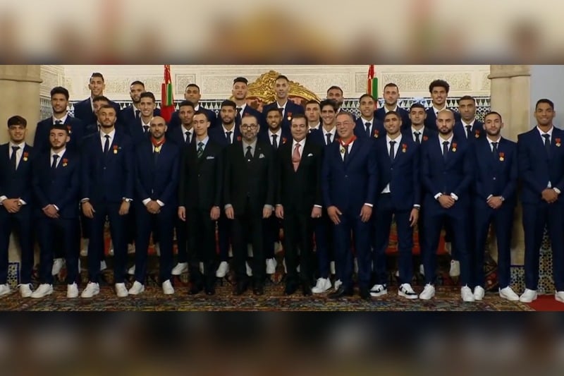 King receives members of national soccer team, decorates them with Royal wissams