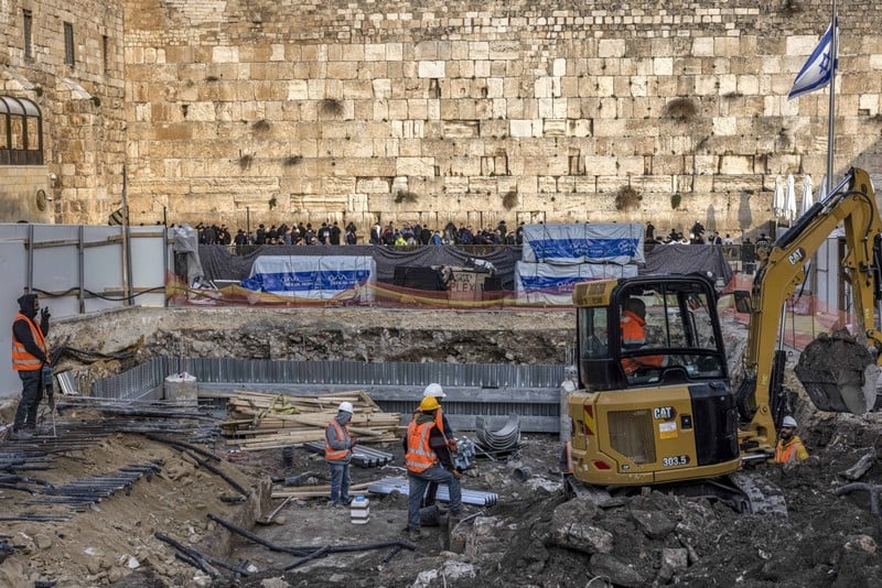 The Lost Neighborhood: Israel's Demolition of the Moroccan Quarter in Jerusalem