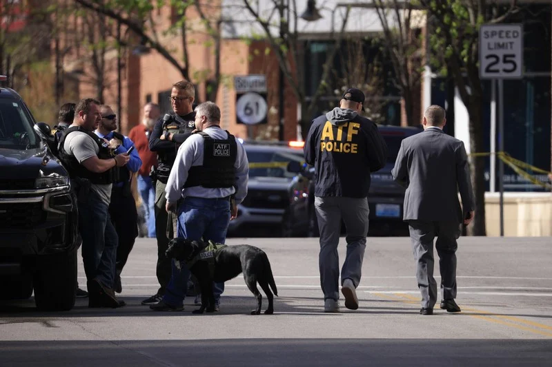 US authorities launch manhunt after fugitive shooter kills 5 people