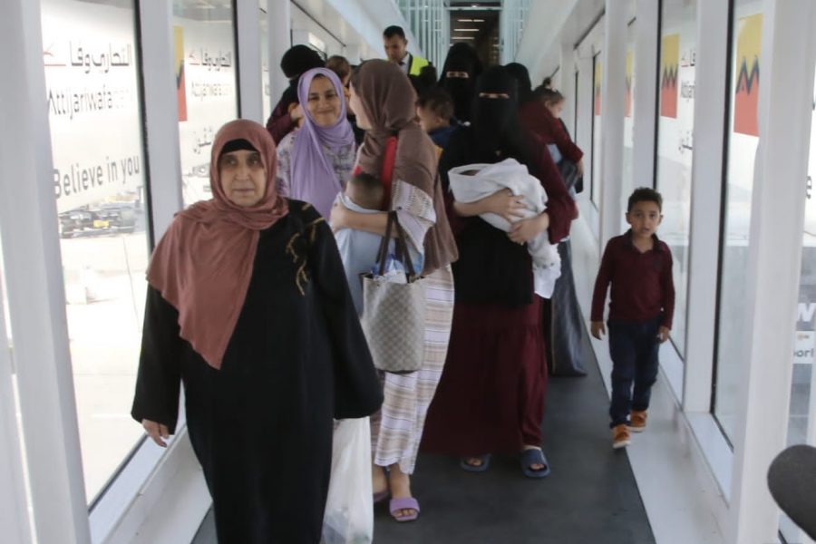 Moroccans evacuated from Sudan thank King Mohammed VI for emergency intervention