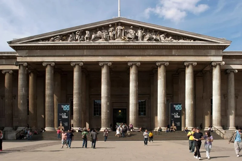 Theft scandal forces British Museum director's resignation