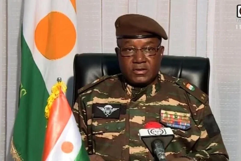 Pressure mounts on Niger coup leaders as deadline approaches
