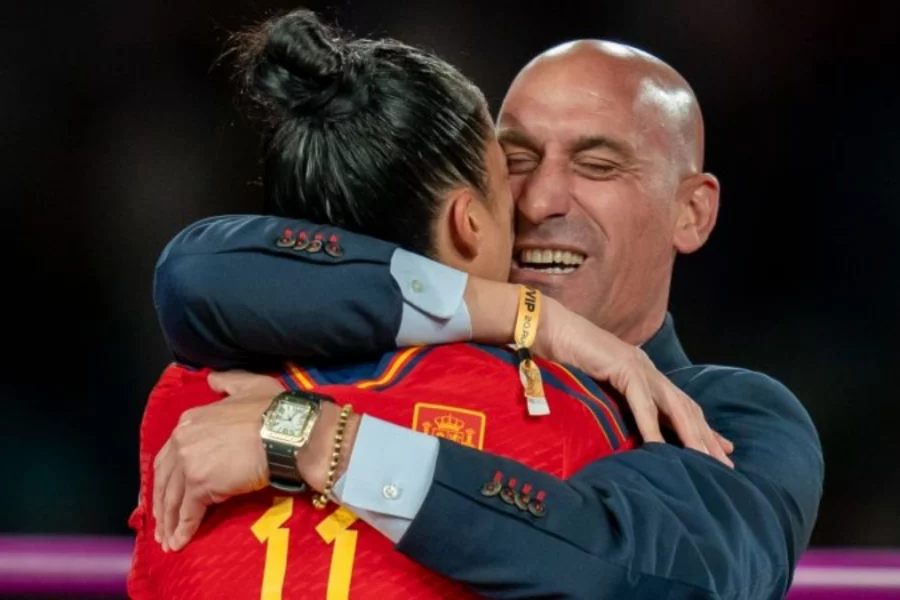 Spanish federation urges Women's World Cup winners to return