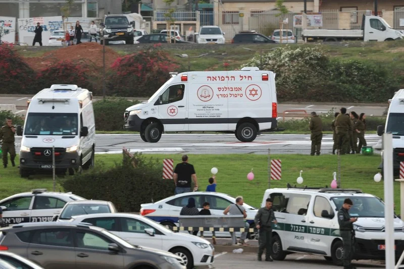 Israelis cross into Egypt in prisoner swap with Hamas