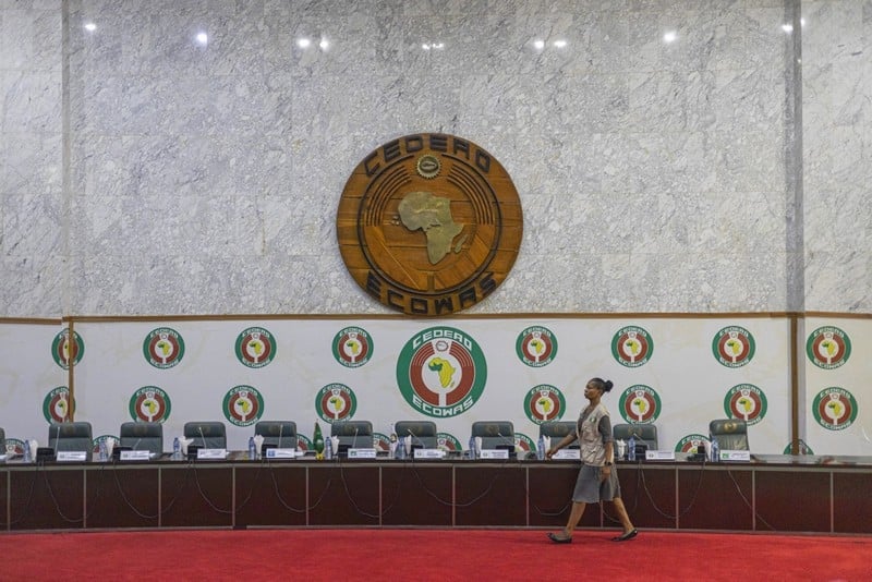 Fractured West African bloc appeals for unity