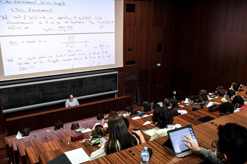 Eurostat: Moroccan students and seasonal workers lead non-EU migration to Europe in 2024