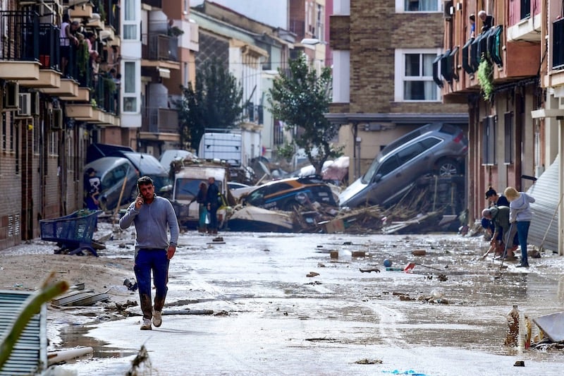 Spain to send extra 10,000 troops, police to flood-hit region: PM