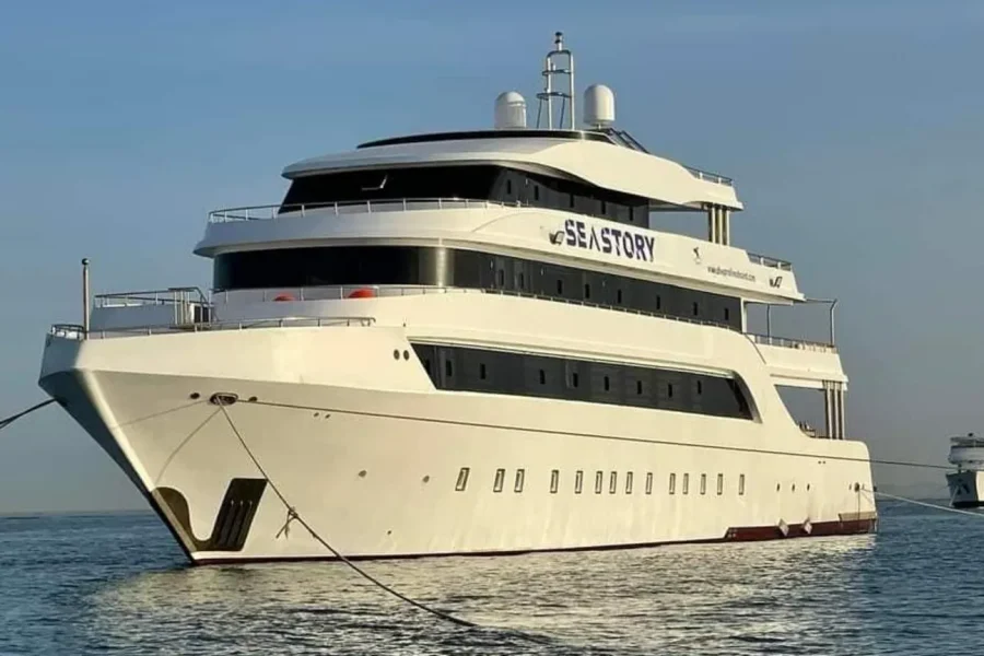 Egypt says 17 missing after Red Sea tourist boat capsizes