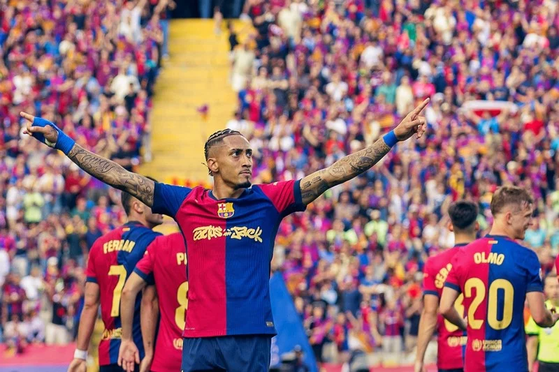 Controversial officiating marks El Clásico 