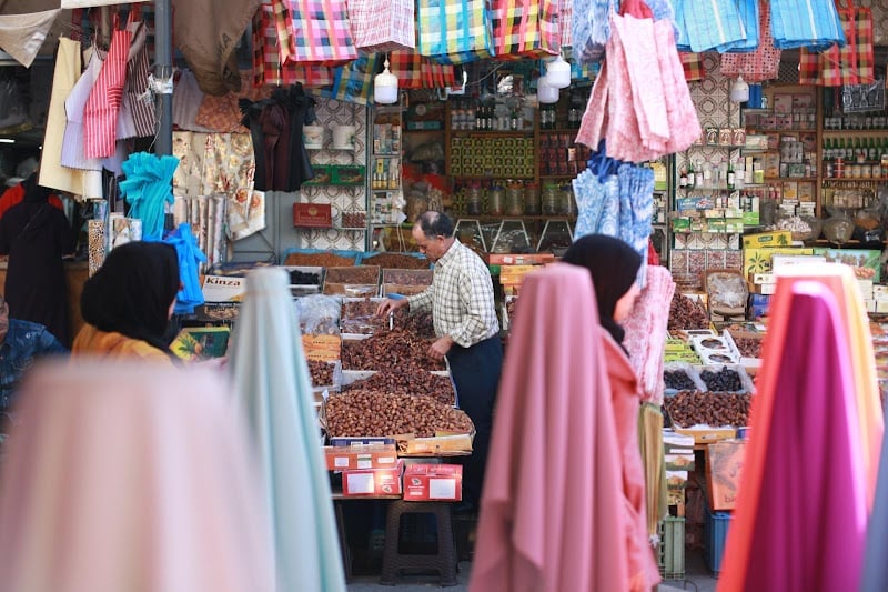Retailers slow to pass on discounts, fuel food price pressures in Morocco