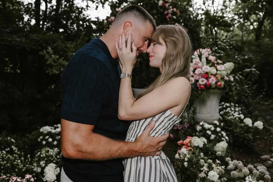 Taylor Swift and Travis Kelce announce engagement on Instagram