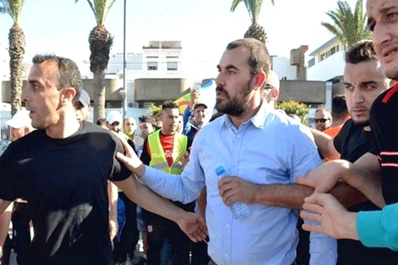 Imprisoned Rif protest leader Nasser Zefzafi stresses unity and loyalty to homeland while attending father’s funeral