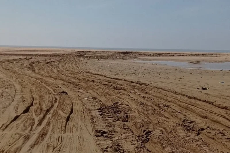 Authorities seize truck carrying stolen beach sand near Tangier