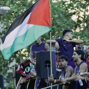 Lamine Yamal sparks global reactions after raising Palestinian flag during FCB title parade