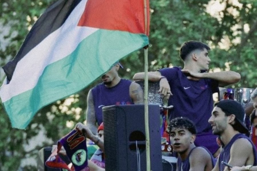 Lamine Yamal sparks global reactions after raising Palestinian flag during FCB title parade