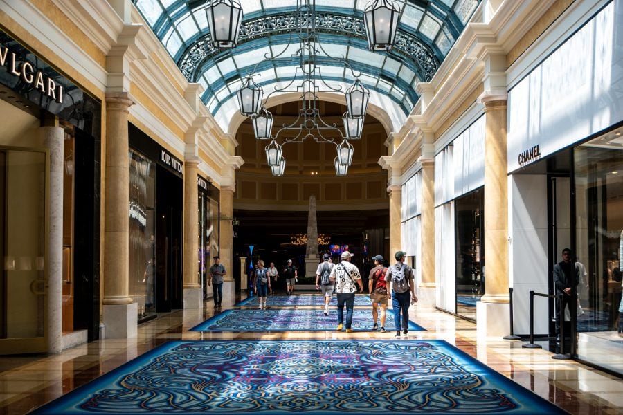 Foreign Exchange Office scrutinizes luxury shopping expenditures by Moroccans abroad