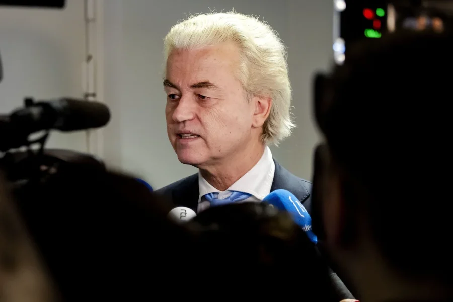 Wilders posts anti-Islam insult with photo of praying Morocco players