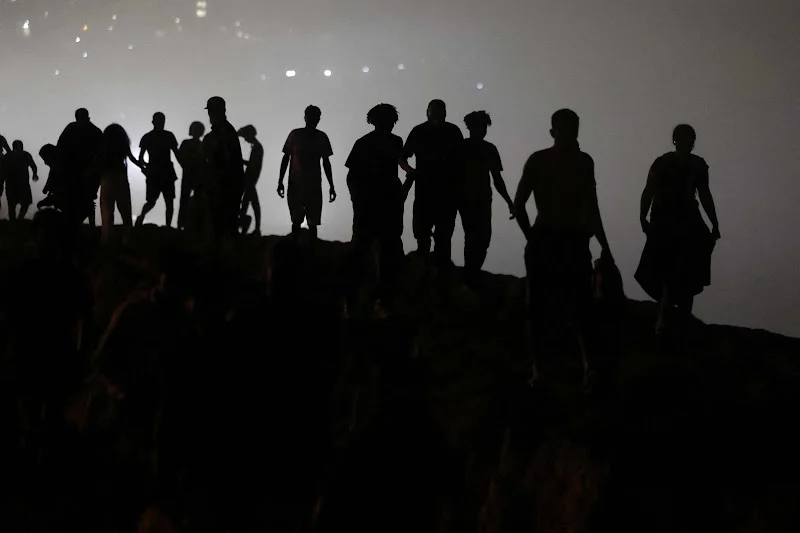 Spanish police move Ceuta migrants off beaches