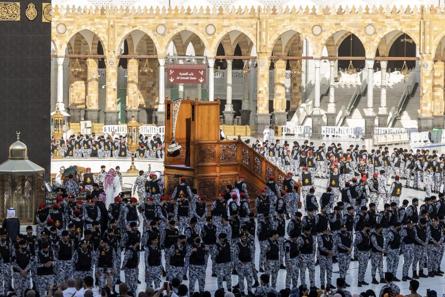 Saudi says Houthis target Mecca, warns of 'red line'