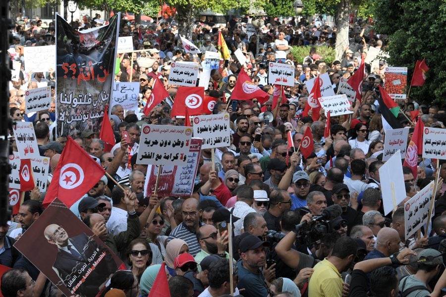 Tunisians demonstrate over living costs, freedoms