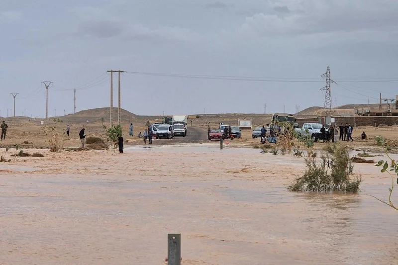 Flooding cuts roads linking Smara with Laayoune and Tan-Tan