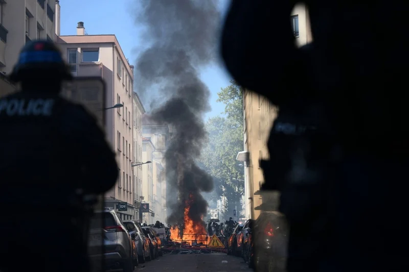 More than 250,000 protesters at school marches across France